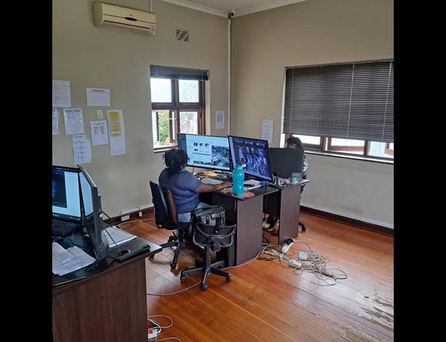 BUSINESS PROPERTY TO RENT IN MILL PARK